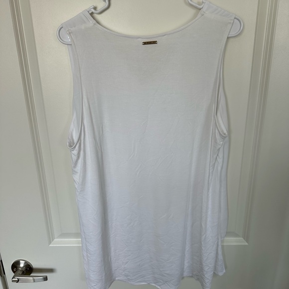 Michael Kors - XL - White Sleeveless V-Neck Top - Picture 2 of 2